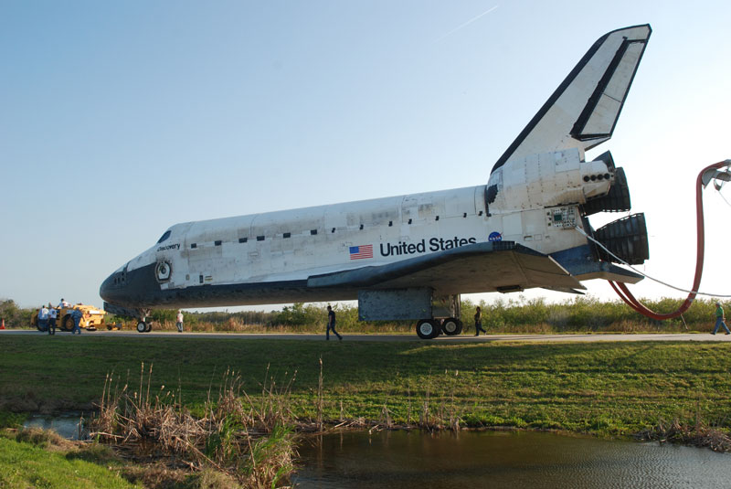 Discovery lands for a final time