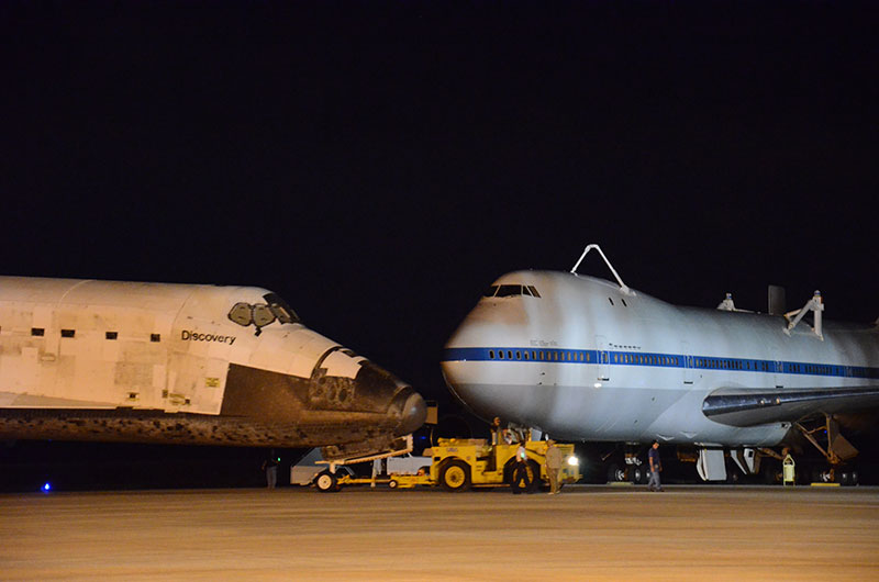 Space shuttle Discovery returns to runway for ride to Smithsonian