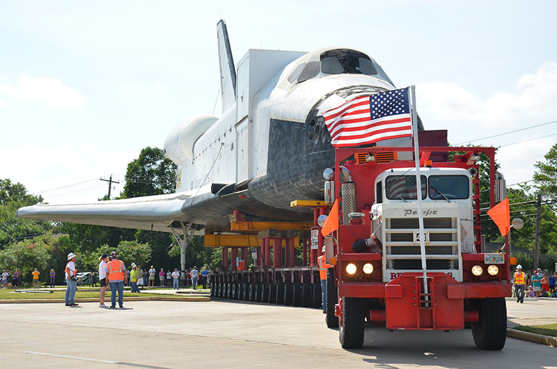 Sunday drive: Space shuttle replica's road trip to Space Center Houston