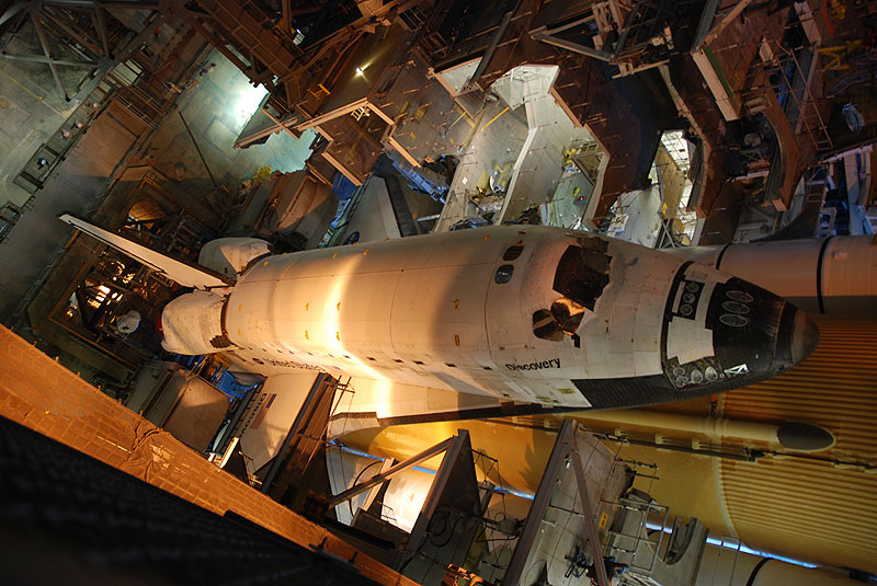 Space shuttle Discovery makes last trip to launch pad