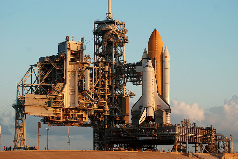 Space shuttle Discovery makes last trip to launch pad