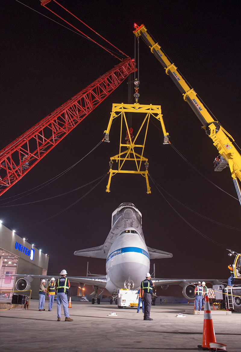 Shuttle Endeavour hoisted off jet for road trip to L.A. museum