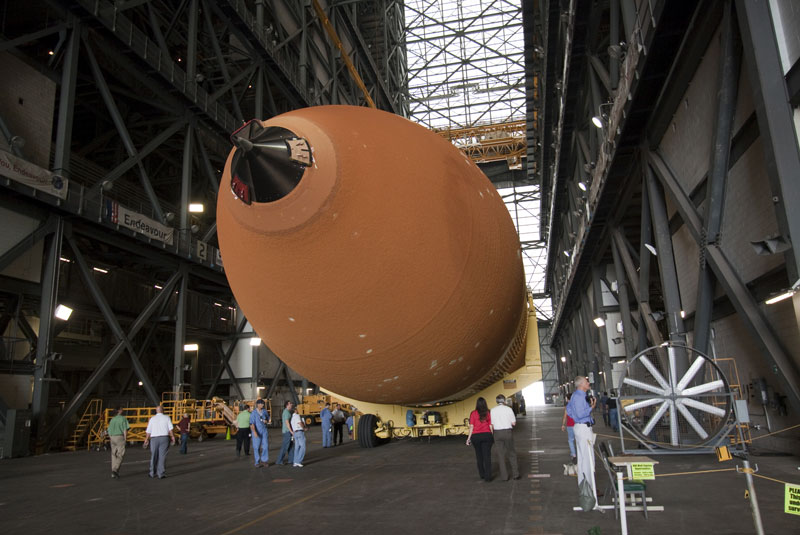 Space shuttle's final fuel tank arrives at launch site